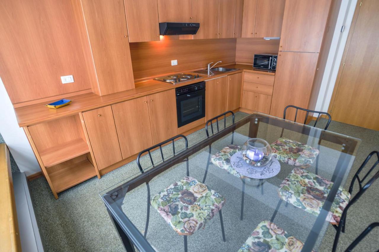 Res.Albare/Solaria Apt.Solandra Mezzana  Exterior photo